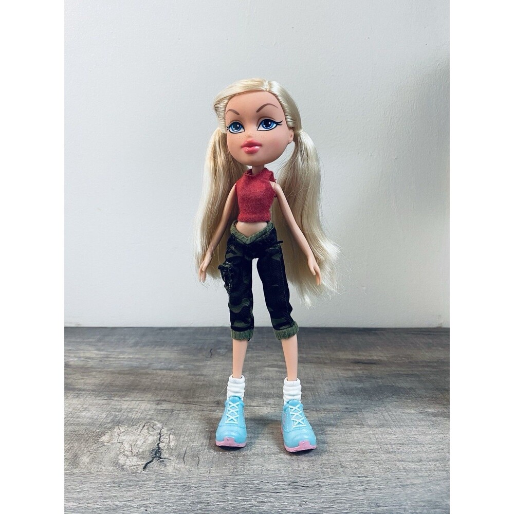 Bratz Doll Cloe Fierce Fitness MGA Entertainment 2015 Hiking Explorer Themed